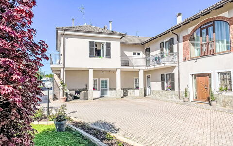 Tenuta Beatrice: Plant, Sky, Building, Window, House, Door, Flower, Neighbourhood, Residential Area, Facade