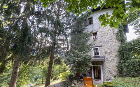 Casa Orai Mountain View: Plant, Building, Window, Cottage, Vegetation, Natural Landscape, Grass, Tree, Landscape, Real Estate