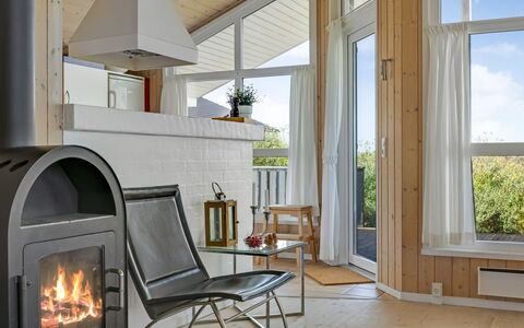 Udder - 250M from the Sea: Flooring, Wood, Interior Design, Furniture, Ceiling, Floor, Wood Flooring, Lighting, Room, Living Room