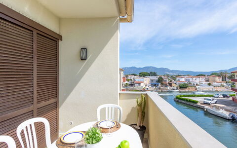 Port Sotavent: Sky, Property, Tableware, Furniture, Building, Table, Water, Cloud, Interior Design, Food