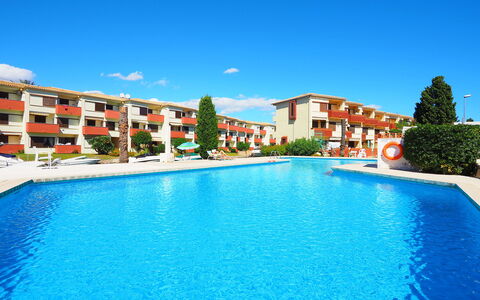 Port Sotavent: Water, Cloud, Sky, Building, Plant, Swimming Pool, Blue, Azure, House, Tree