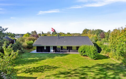 Sighfrith - 1.4Km from the Sea: House, Roof, Home, Cottage, Lawn, Farmhouse, Estate, Garden, Shade, Yard