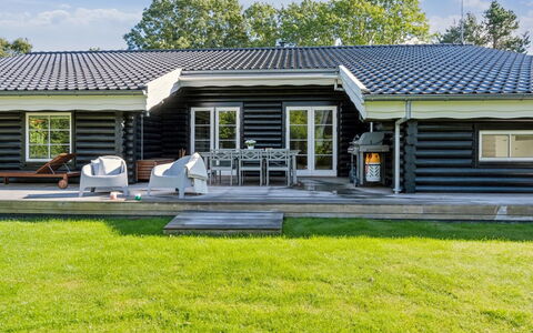 Sighfrith - 1.4Km from the Sea: Roof, Home, Cottage, Siding, Garden, Lawn, Shade, Outdoor Furniture, Farmhouse, Porch