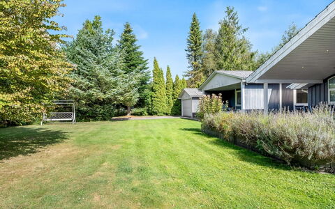 Nashota - 600M from the Sea: Wood, Roof, Architecture, Home, House, Cottage, Siding, Hardwood, Slope, Estate