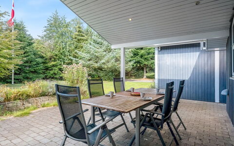 Nashota - 600M from the Sea: Wood, Roof, Architecture, Home, House, Cottage, Siding, Hardwood, Slope, Estate
