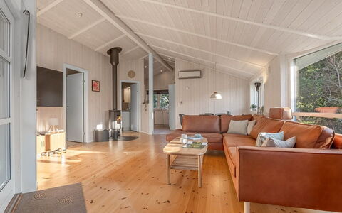 Nashota - 600M from the Sea: Wood, Roof, Architecture, Home, House, Cottage, Siding, Hardwood, Slope, Estate