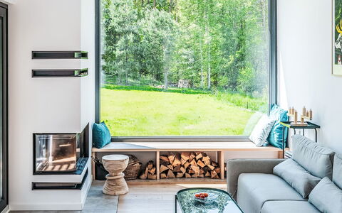 Okno Na Spokój: Furniture, Property, Plant, Picture Frame, Green, Building, Table, Window, Azure, Couch