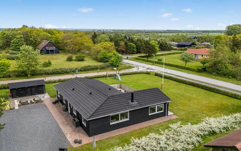 Amine - 300M to the Fjord: Building, House, Home, Roof, Residential Area, Architecture, Cottage, Rural Area, Land Lot, Plain