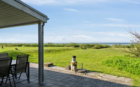 Nilson - 50M from the Sea: Grass, Wood, Rural Area, Shrub, Cottage, Roof, Plain, Land Lot, Home, Groundcover