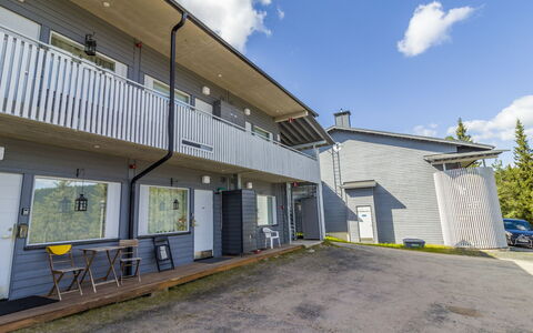 Vuosselin Helmi B21: Driveway, Parking