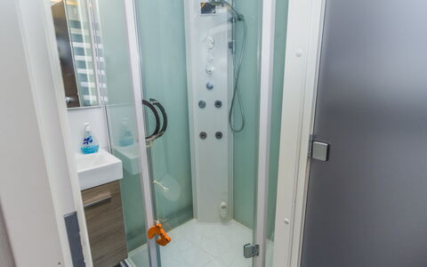 Vuosselin Helmi B21: Plumbing Fixture, Bathroom, Flooring, Interior Design, Floor, Plumbing, Shower, Tap, Sink, Bathroom Sink