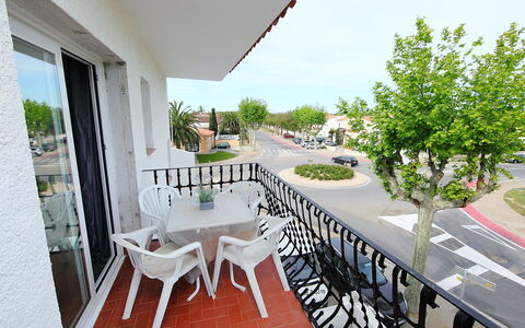 Empuriabrava 218: Property, Building, Real Estate, House, Room, Balcony, Apartment, Residential Area, Interior Design, Home