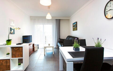 Empuriabrava 218: Room, Property, Interior Design, Furniture, Building, Green, Floor, House, Ceiling, Real Estate
