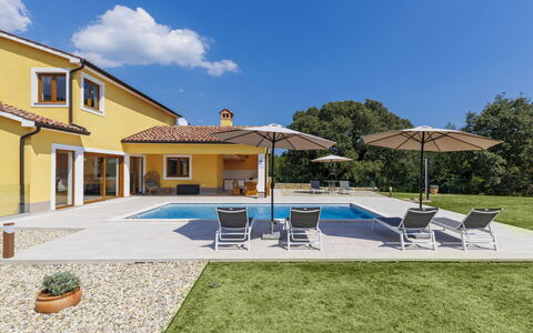 Villa Ana Lucija: Sky, Cloud, Window, Building, Plant, Swimming Pool, Shade, House, Outdoor Furniture, Land Lot
