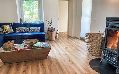Delle Maschere: Property, Couch, Wood, Comfort, Flooring, Interior Design, Floor, Living Room, Window, Building
