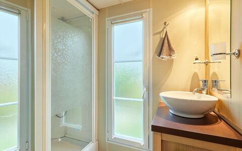 Rêves & Sérénité: Property, Plumbing Fixture, Azure, Wood, Interior Design, Architecture, Tap, Shade, Bathroom Cabinet