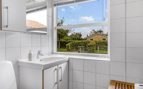 Kalli - 100M from the Sea: Plumbing Fixture, Wall, Interior Design, Flooring, Sink, Floor, Bathroom, Tap, Bathroom Sink, Plumbing