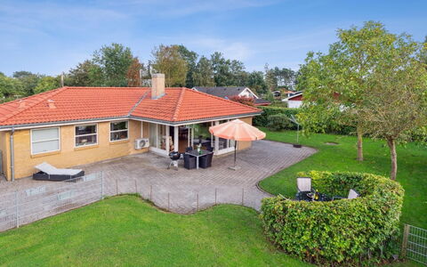 Kalli - 100M from the Sea: House, Roof, Residential Area, Home, Cottage, Lawn, Estate, Farmhouse, Garden, Suburb