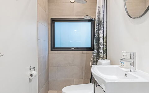 Torhild - 30Km from the Sea: Bathroom, Interior Design, Plumbing Fixture, Flooring, Floor, Toilet, Plumbing, Mirror, Home, Tap
