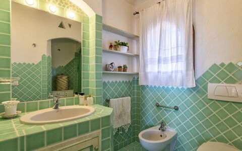 Smeralda: Mirror, Tap, Plumbing Fixture, Sink, Bathroom Sink, Property, Green, Bathroom, Purple, Building