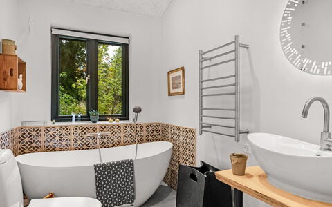 Duco - 780M from the Sea: Interior Design, Bathroom, Flooring, Plumbing Fixture, Floor, Plumbing, Tile, Furniture, Home, Tap