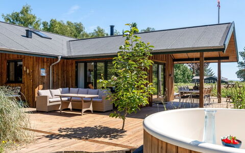 Duco - 780M from the Sea: Wood, Cottage, Roof, House, Home, Land Lot, Shade, Deck, Porch, Garden Buildings