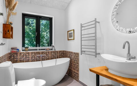 Duco - 780M from the Sea: Interior Design, Bathroom, Flooring, Plumbing Fixture, Floor, Plumbing, Tap, Tile, Home, Ceramic