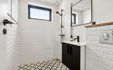 Rico - 50M from the Sea: Wall, Flooring, Interior Design, Plumbing Fixture, Floor, Tile, Room, Bathroom, Plumbing, Tap