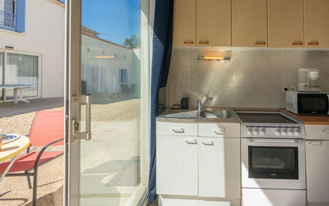 Nauzan: Kitchen Sink, Furniture, Tap, Cabinetry, Sink, Building, Countertop, Window, Plumbing Fixture, Kitchen Stove