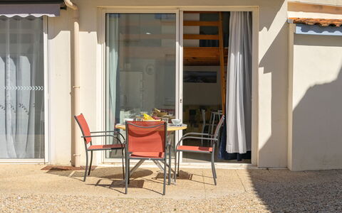 Nauzan: Property, Furniture, Shade, Chair, Door, Table, Interior Design, Wood, Material Property, Building