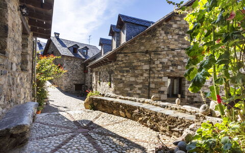 Casita Alba: Plant, Sky, Cloud, Property, Building, Road Surface, House, Cottage, Wall, Rural Area