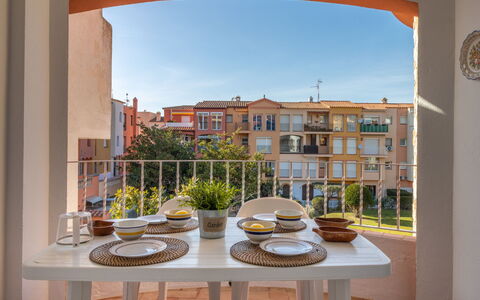 Empuriabrava 476: Table, Sky, Plant, Building, Property, Furniture, Window, Tableware, Azure