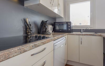 Gran Reserva 476.32: Cabinetry, Countertop, Kitchen Sink, Tap, Furniture, Window, Sink, Kitchen, Kitchen Appliance, Drawer