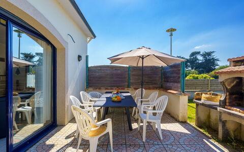 La Mouette Bleue: Sky, Property, Furniture, Chair, Plant, Shade, Street Light, Flowerpot, Cloud, Outdoor Furniture