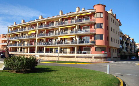 Edificio Blaucel: Building, Residential Area, Property, Apartment, Mixed-Use, Architecture, Condominium, Human Settlement, Real Estate, Neighbourhood