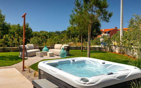 Tia 1: Water, Sky, Plant, Property, Swimming Pool, Azure, Tree, Architecture, Body Of Water, Shade