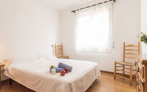 Empuriabrava 530: Bedroom, Furniture, Bed, Room, Property, Bed Sheet, Bed Frame, Interior Design, Mattress, Floor