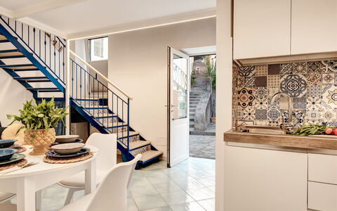 Casetta Di Laura In Massa Lubrense: Plant, Interior Design, Houseplant, Wood, Flooring, Floor, Table, Living Room, Condominium, Flowerpot