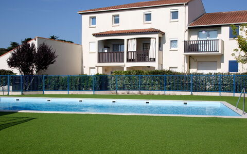 Port Saint-Jacques: Swimming Pool, Lawn, Garden, Leisure, Estate, Yard, Shade, Artificial Turf, Villa, Backyard