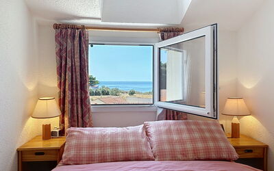 Accommodation:&nbsp;Port Saint-Jacques 200.4