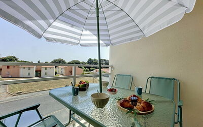 Accommodation:&nbsp;Port Saint-Jacques 200.3