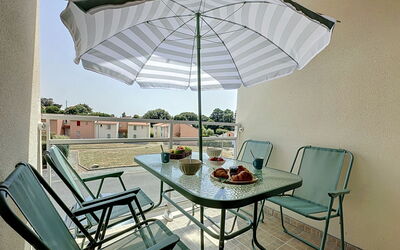 Accommodation:&nbsp;Port Saint-Jacques 200.3