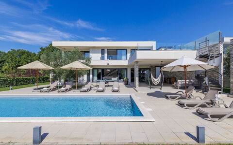 Bianca: Sky, Water, Swimming Pool, Plant, Building, Azure, Shade, House, Outdoor Furniture, Cloud