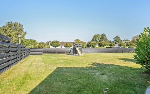 Hedde - 100M from the Sea: Blue, Shrub, Cottage, Groundcover, Garden, Estate, Shade, Landscaping, Farmhouse, Eco Hotel