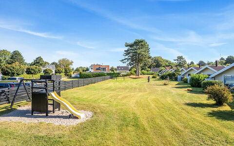 Hedde - 100M from the Sea: Blue, Shrub, Cottage, Groundcover, Garden, Estate, Shade, Landscaping, Farmhouse, Eco Hotel