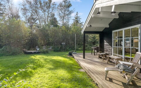 Evi - 500M from the Sea: Grass, Grassland, Land Lot, Cottage, Rural Area, Meadow, Garden Buildings, Garden, Shed