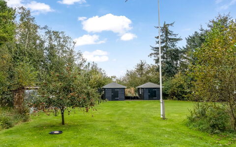 Evi - 500M from the Sea: Grass, Grassland, Land Lot, Cottage, Rural Area, Meadow, Garden Buildings, Garden, Shed