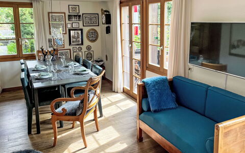 Chalet Tannengüetli: Table, Furniture, Picture Frame, Property, Couch, Window, Azure, Wood, Interior Design, Lighting