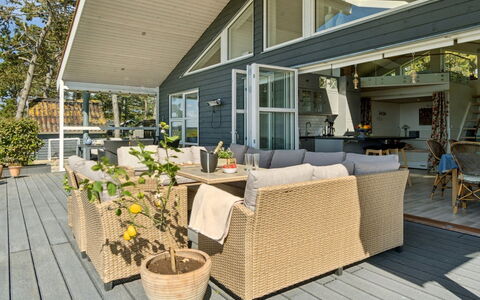 Hening - 50M from the Sea: Grass, Wood, Rural Area, Shrub, Cottage, Roof, Plain, Land Lot, Home, Groundcover