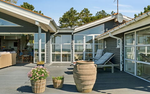 Hening - 50M from the Sea: Grass, Wood, Rural Area, Shrub, Cottage, Roof, Plain, Land Lot, Home, Groundcover